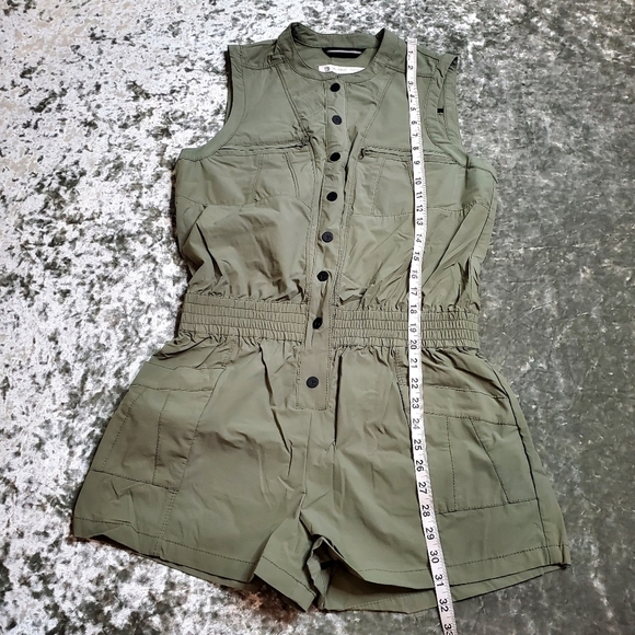Blanc Noir Caravan Green Short-Sleeve Button-Up Romper Size: S - Picture 12 of 12